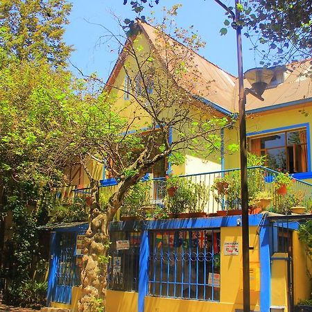 Hostal Posada Del Maple Quito Exterior photo
