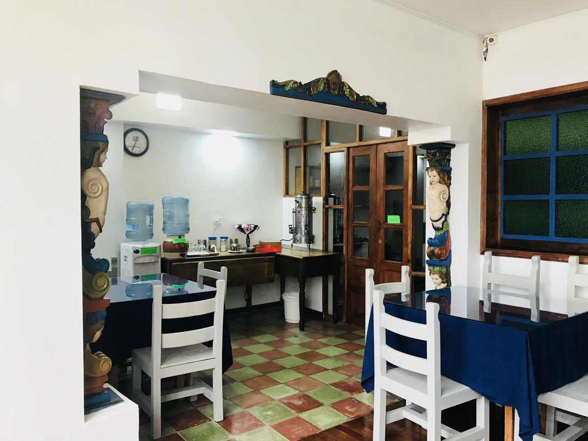 Hostal Posada Del Maple Quito Exterior photo