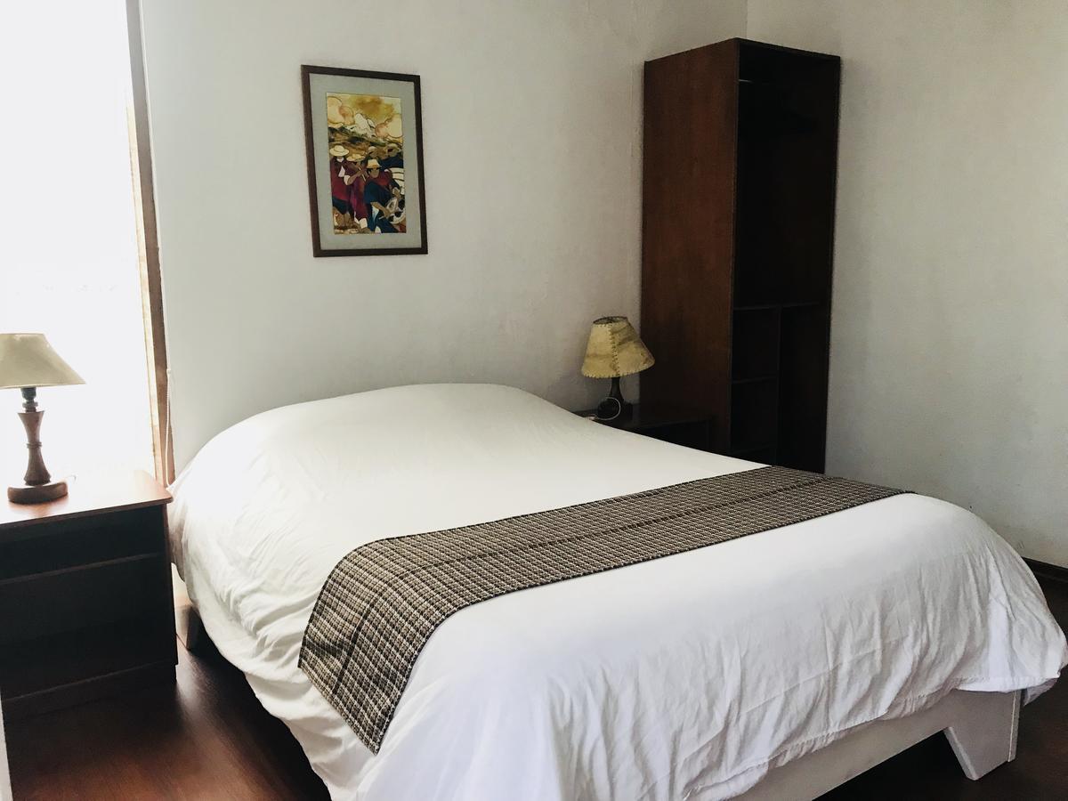 Hostal Posada Del Maple Quito Exterior photo