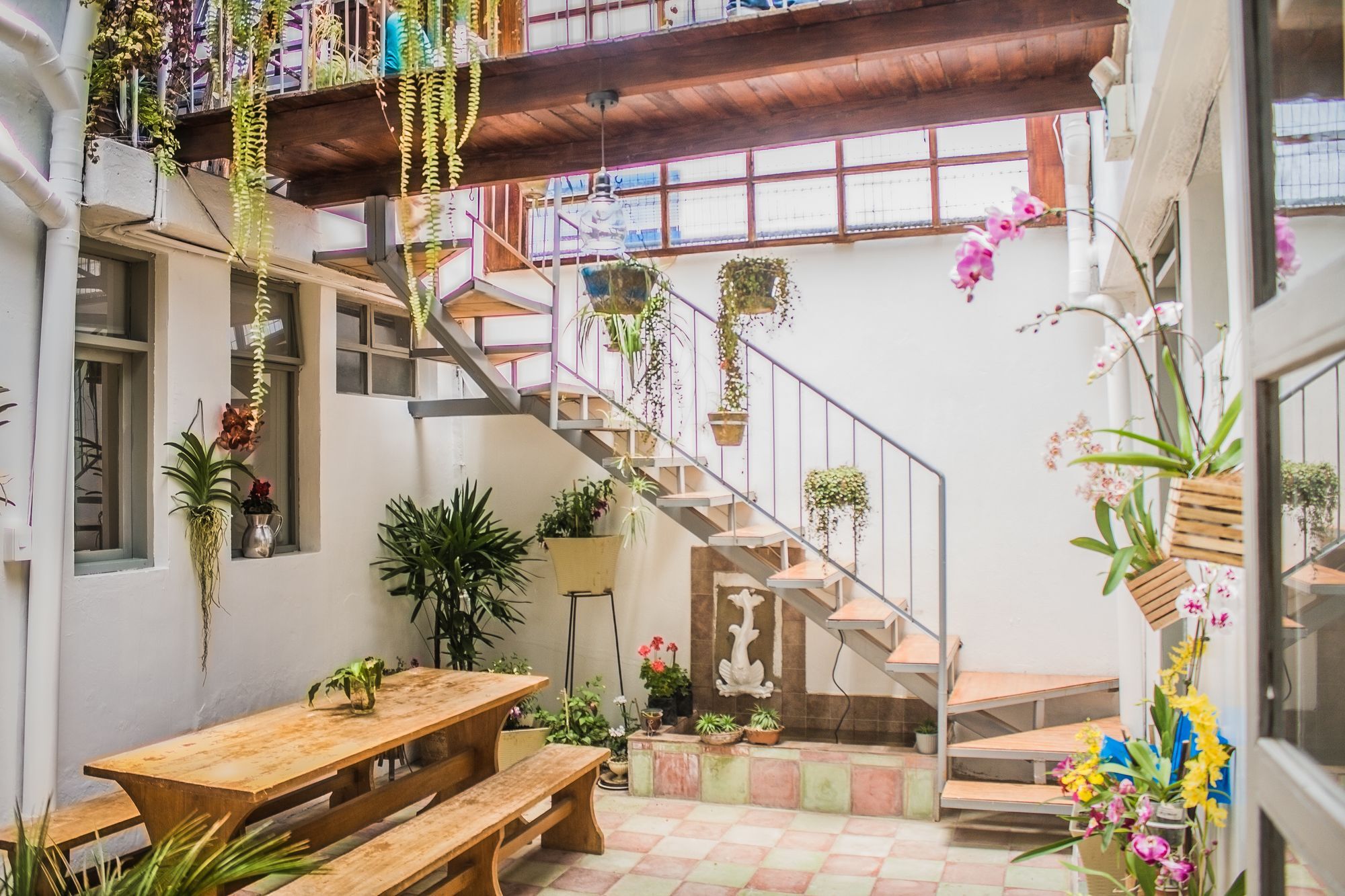 Hostal Posada Del Maple Quito Exterior photo