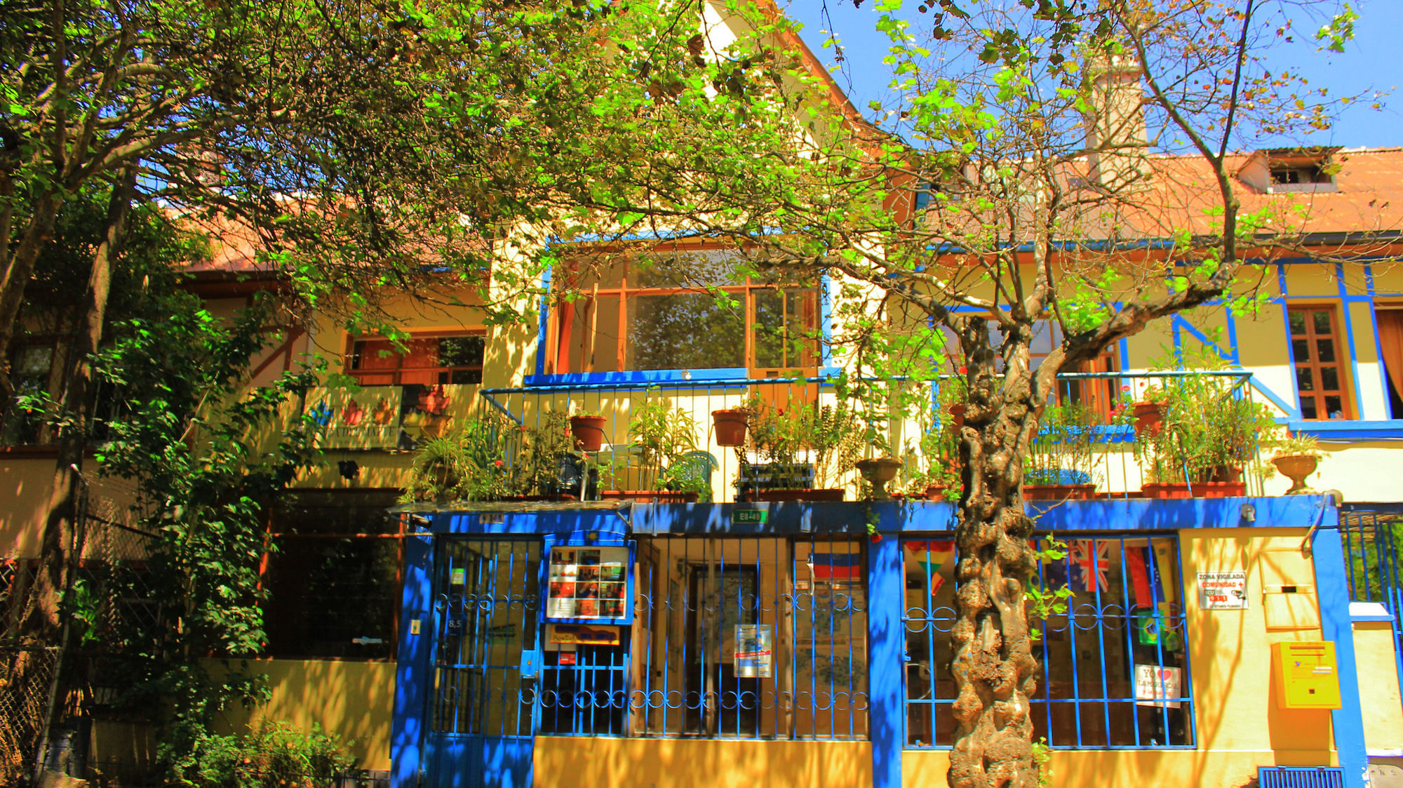 Hostal Posada Del Maple Quito Exterior photo